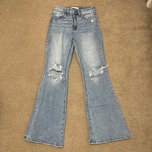 Willow & Root from Buckle. Size 26x34, light washed, distressed “The flare out”